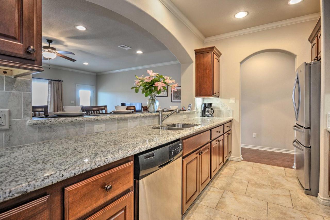 Вилла College Station Townhouse With Private Patio Экстерьер фото