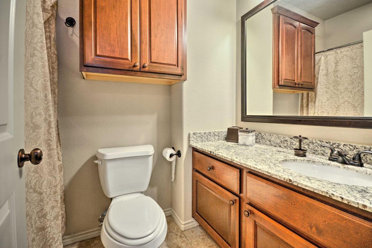 Вилла College Station Townhouse With Private Patio Экстерьер фото