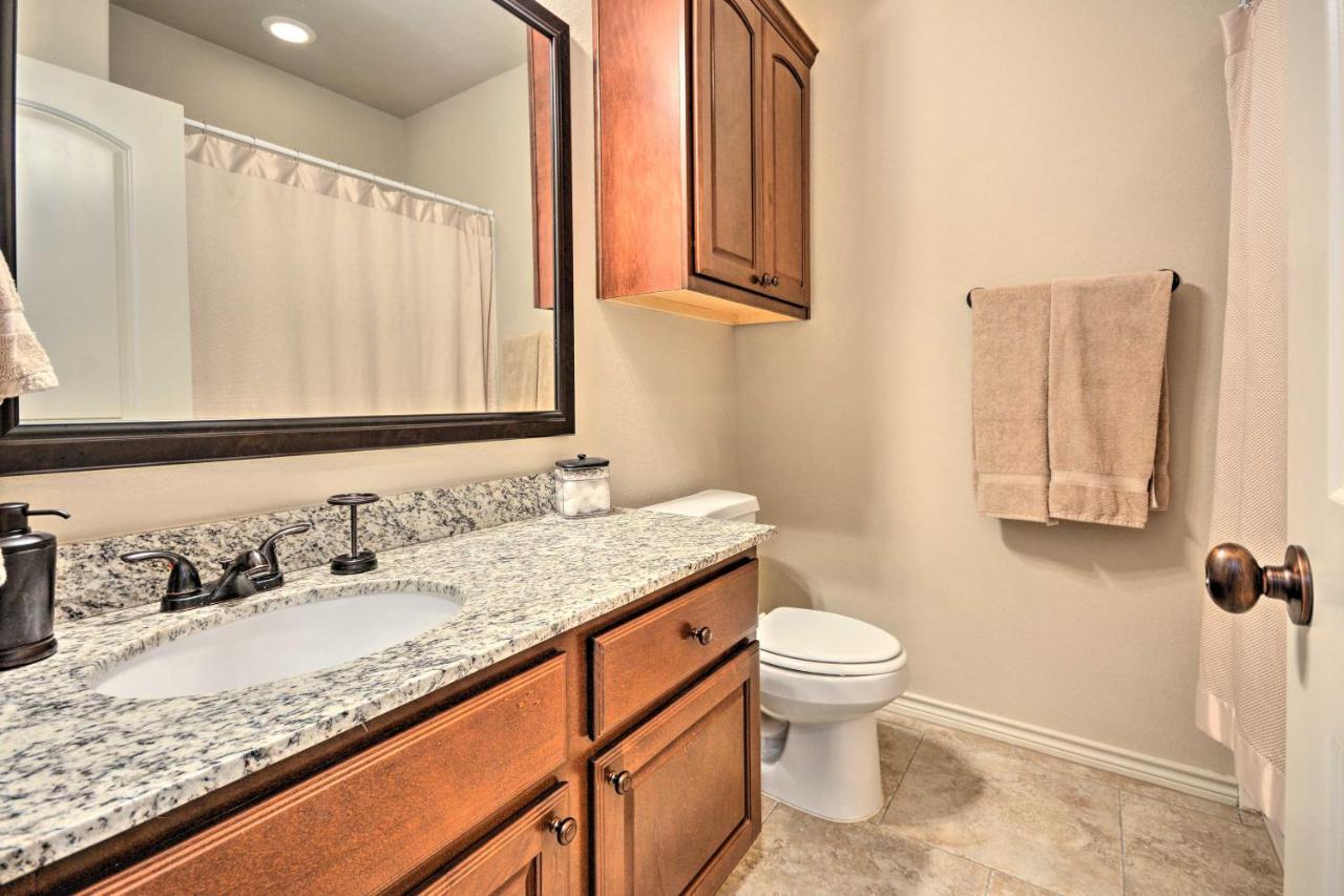Вилла College Station Townhouse With Private Patio Экстерьер фото