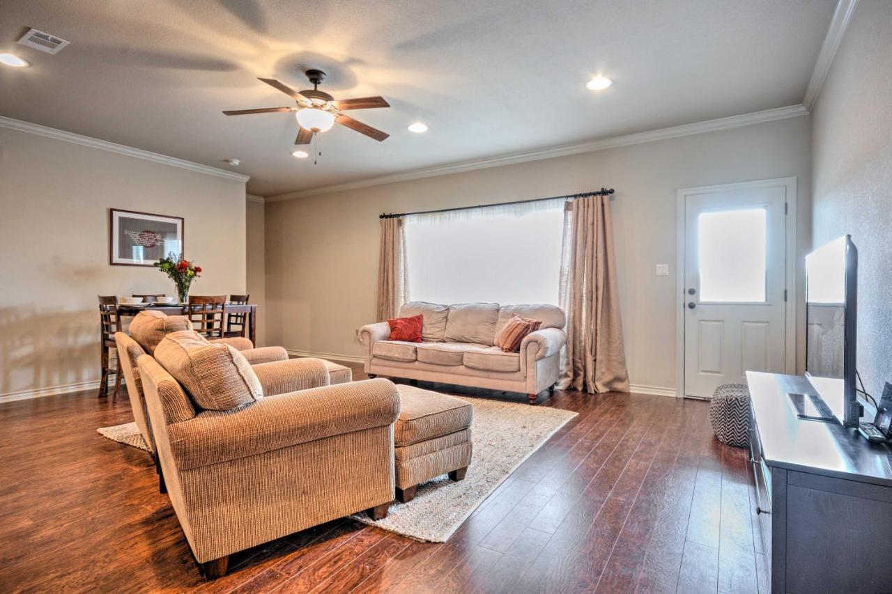 Вилла College Station Townhouse With Private Patio Экстерьер фото