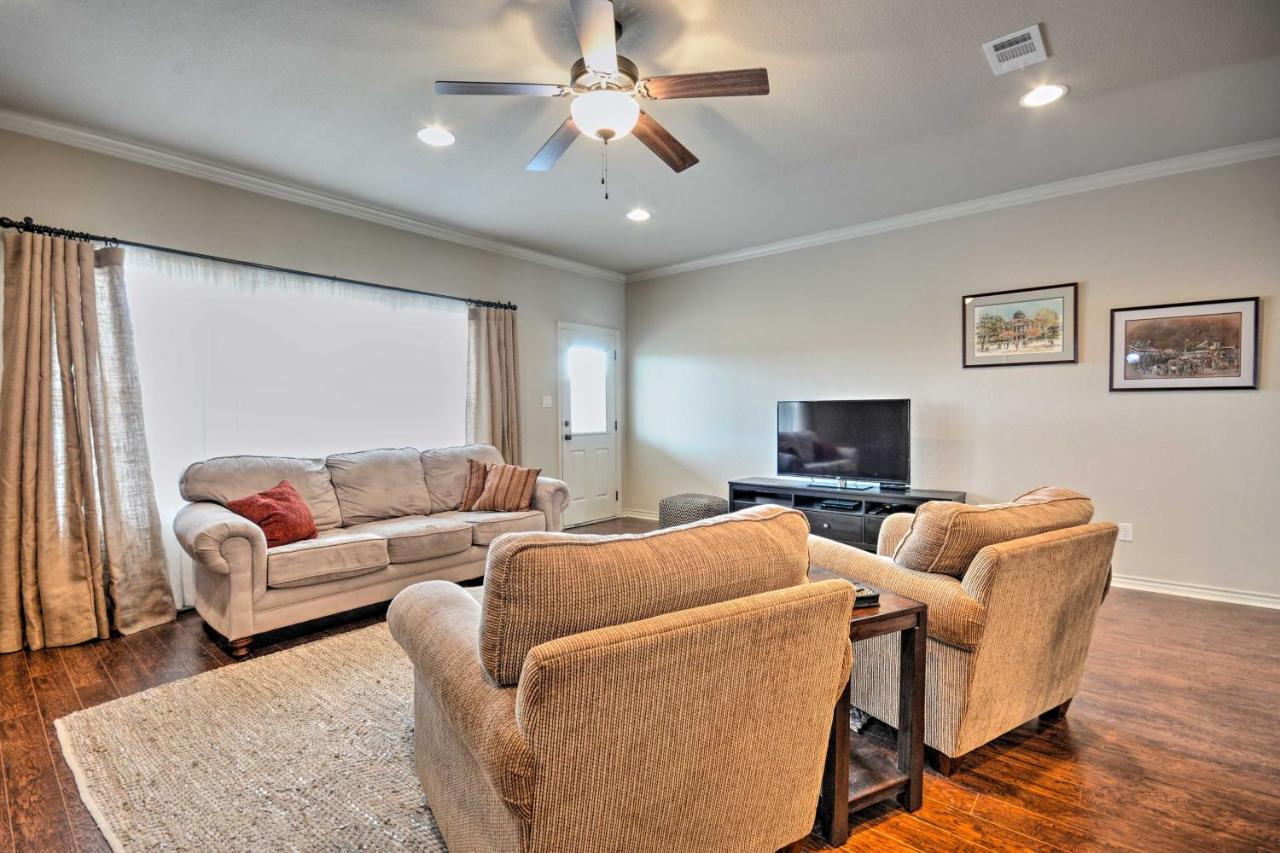 Вилла College Station Townhouse With Private Patio Экстерьер фото