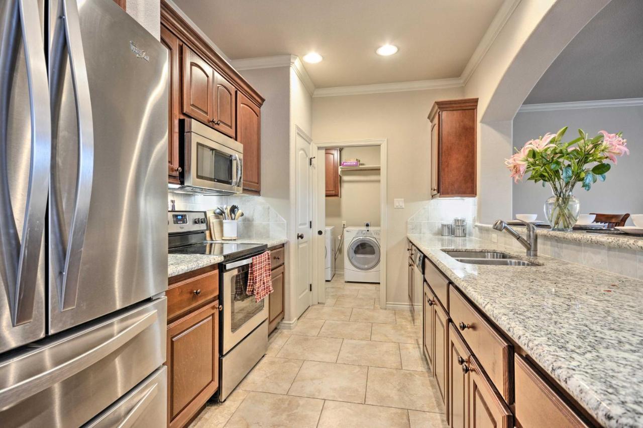 Вилла College Station Townhouse With Private Patio Экстерьер фото